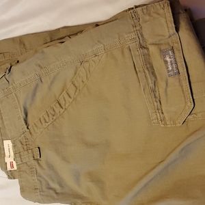 Men's  sz 36x 34 wranglers relaxed fit cargo pants. New never worn.